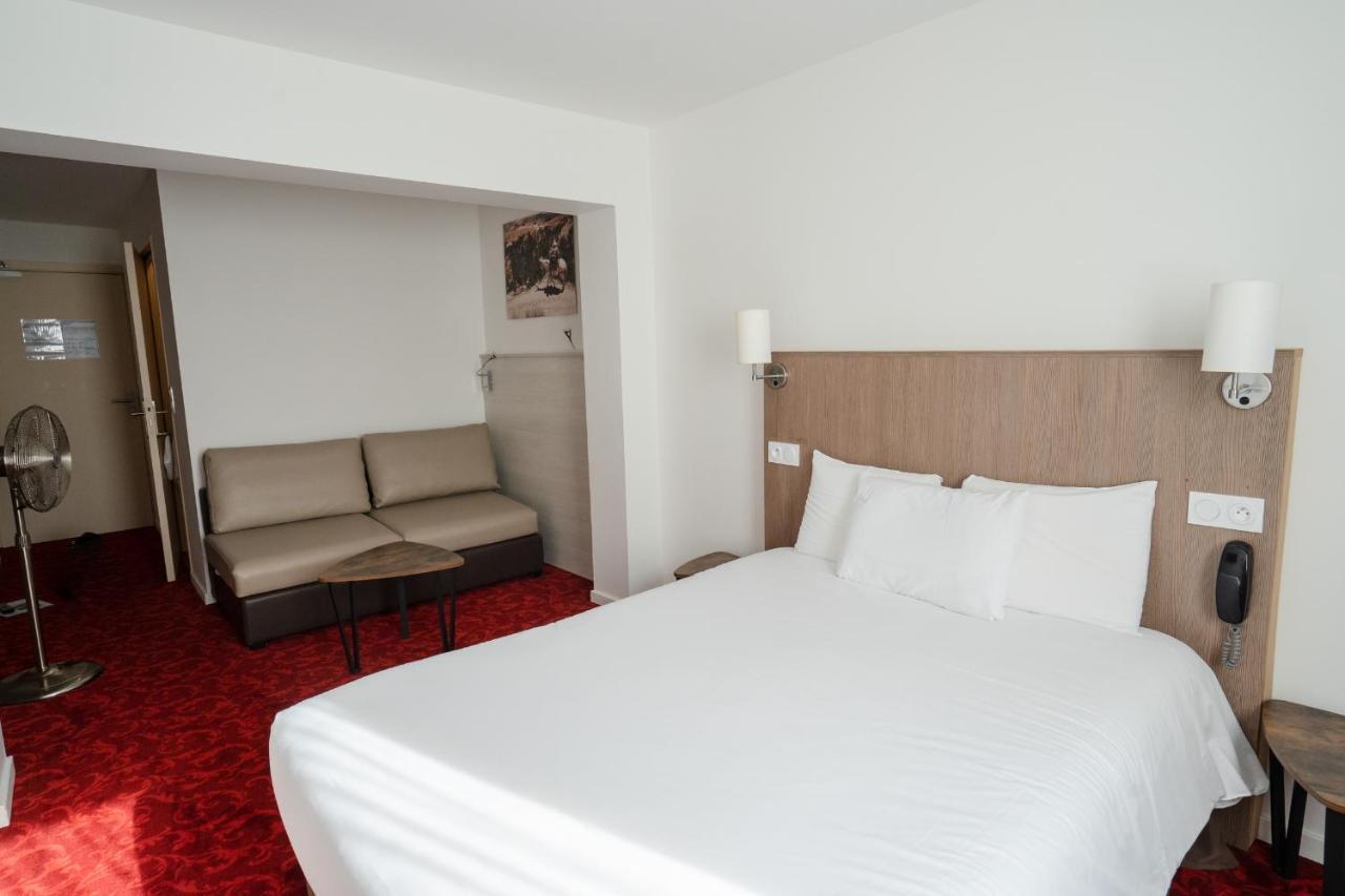 Brit Hotel Essentiel Cholet Bagian luar foto