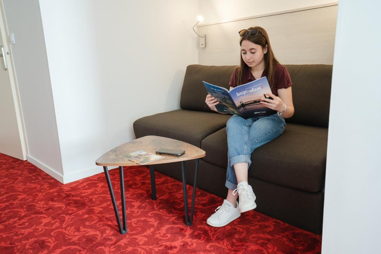 Brit Hotel Essentiel Cholet Bagian luar foto