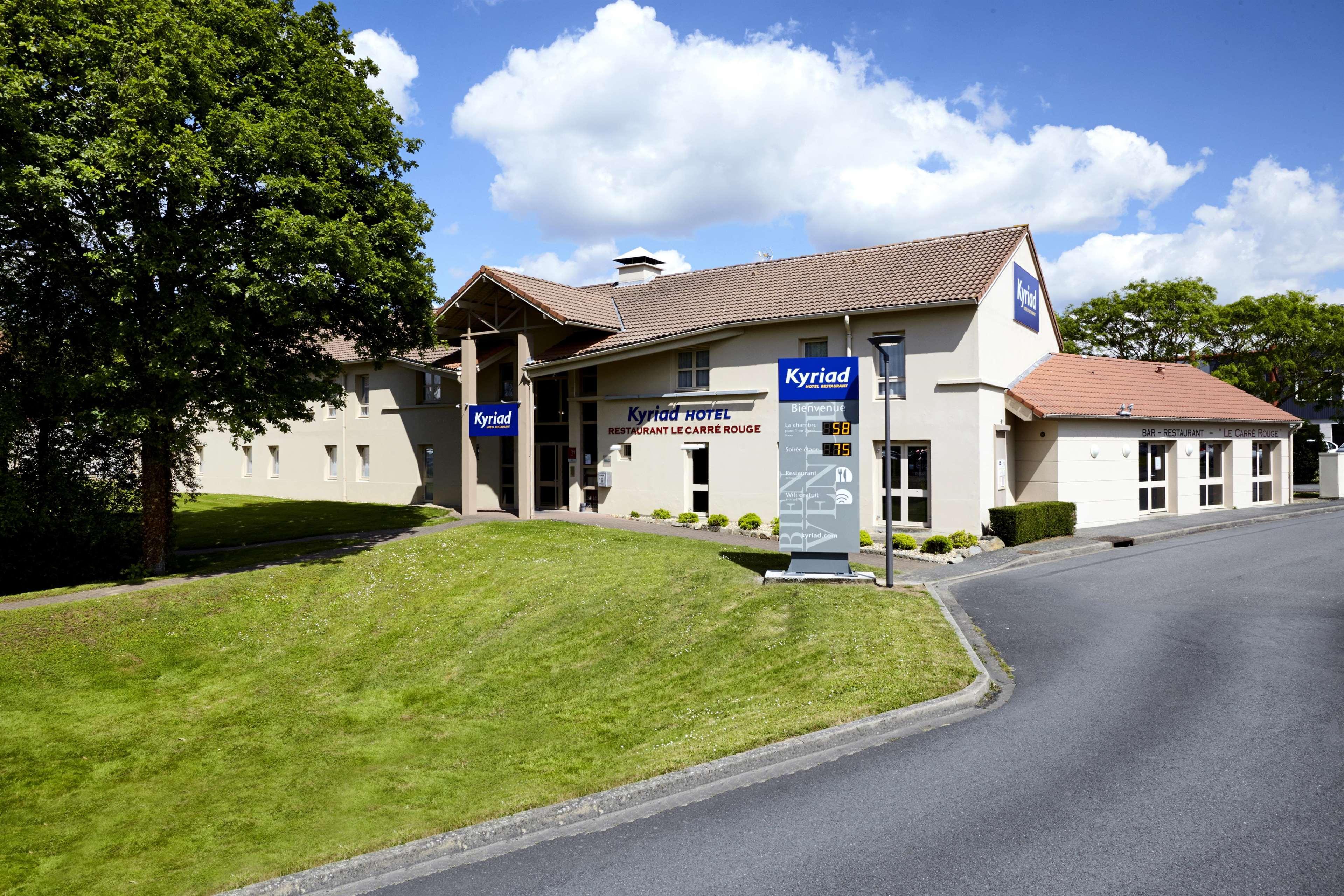 Brit Hotel Essentiel Cholet Bagian luar foto