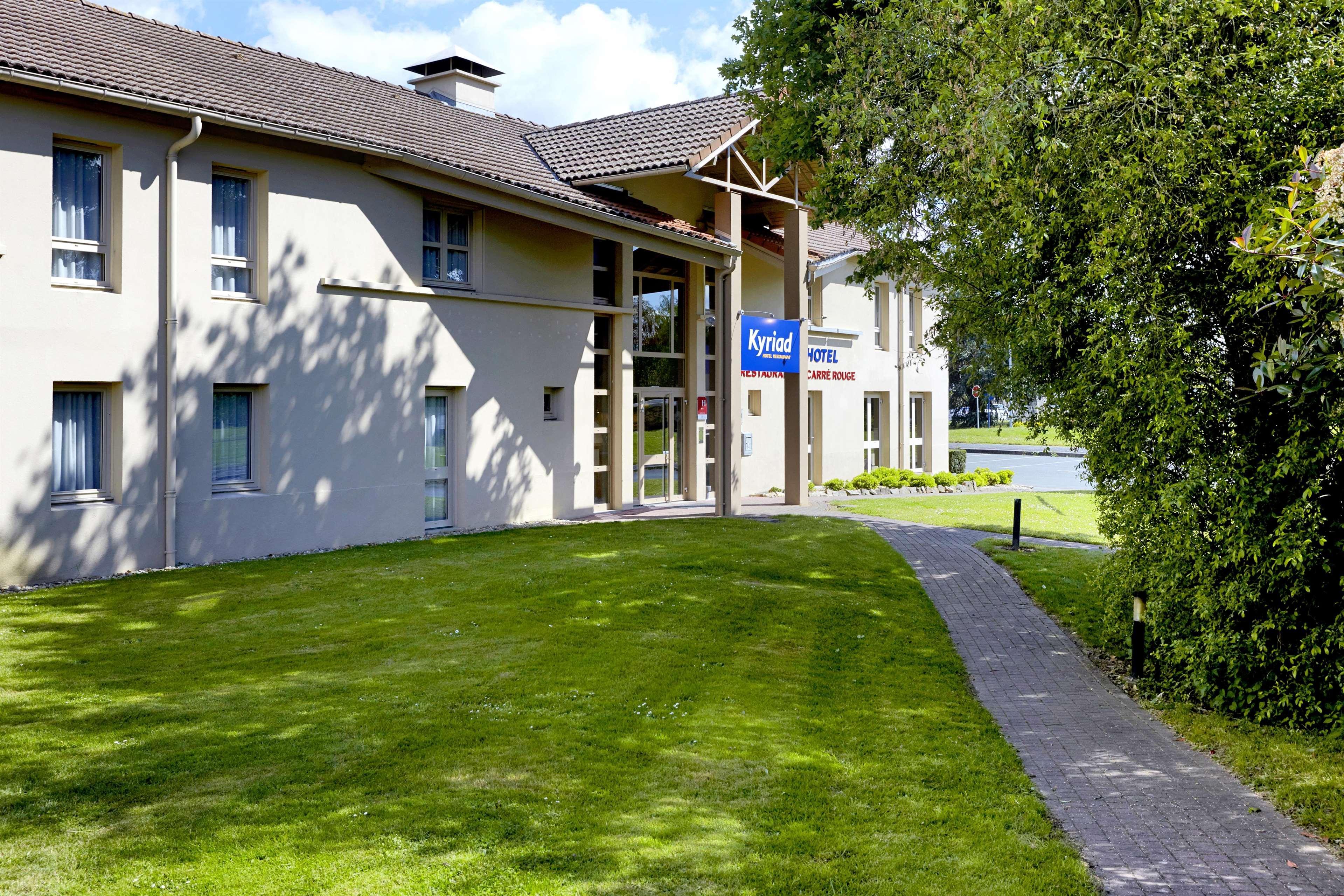 Brit Hotel Essentiel Cholet Bagian luar foto