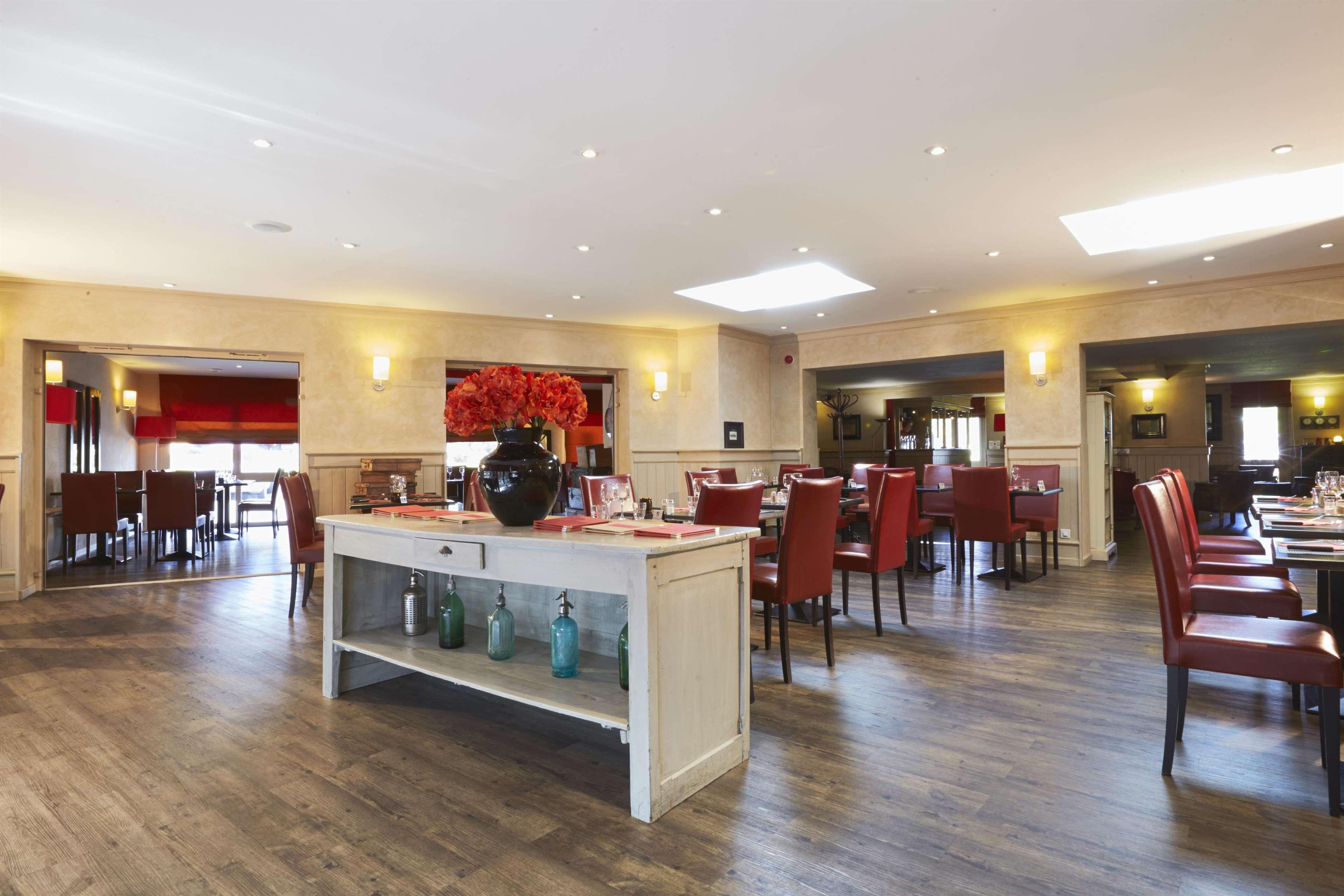Brit Hotel Essentiel Cholet Bagian luar foto