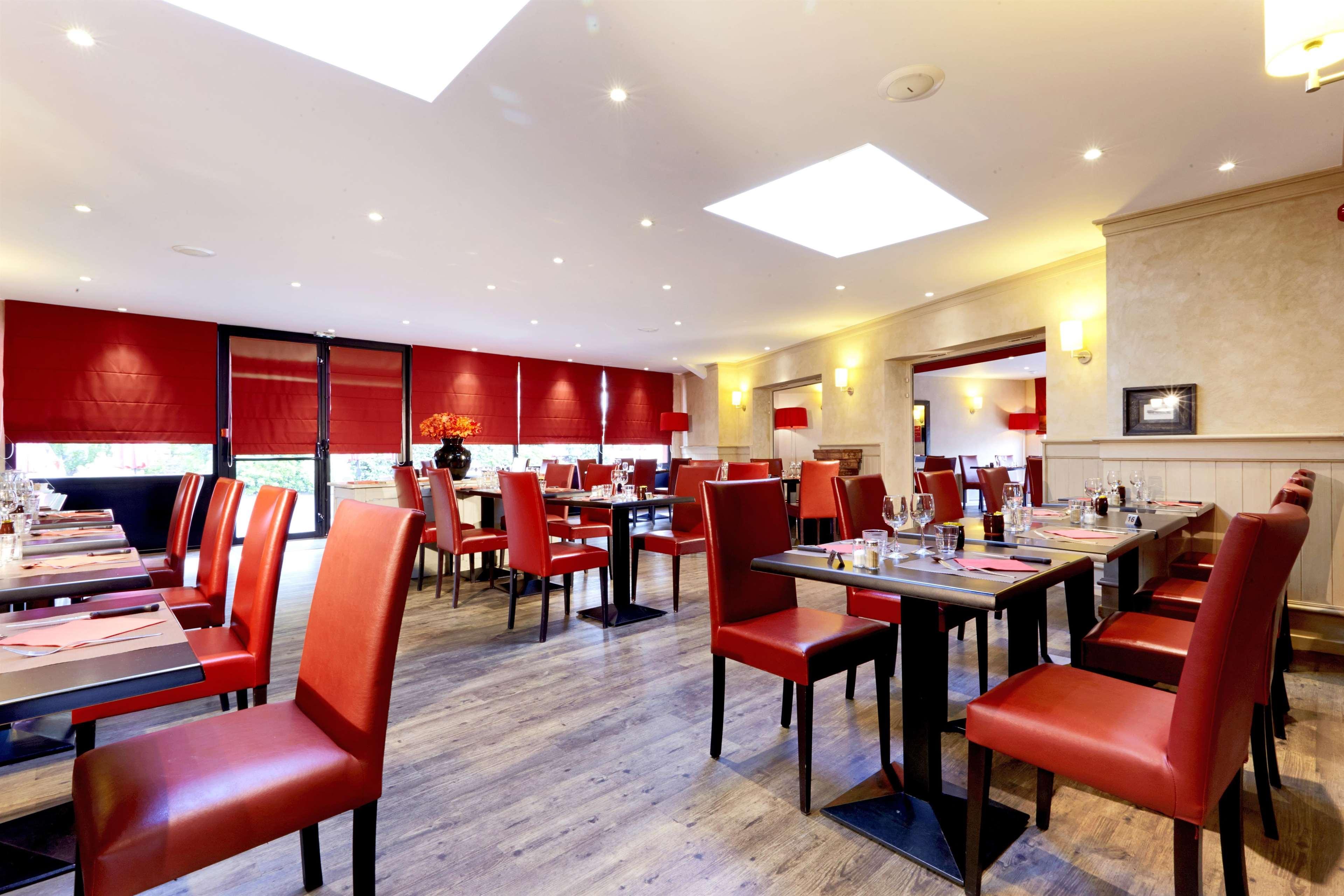 Brit Hotel Essentiel Cholet Bagian luar foto