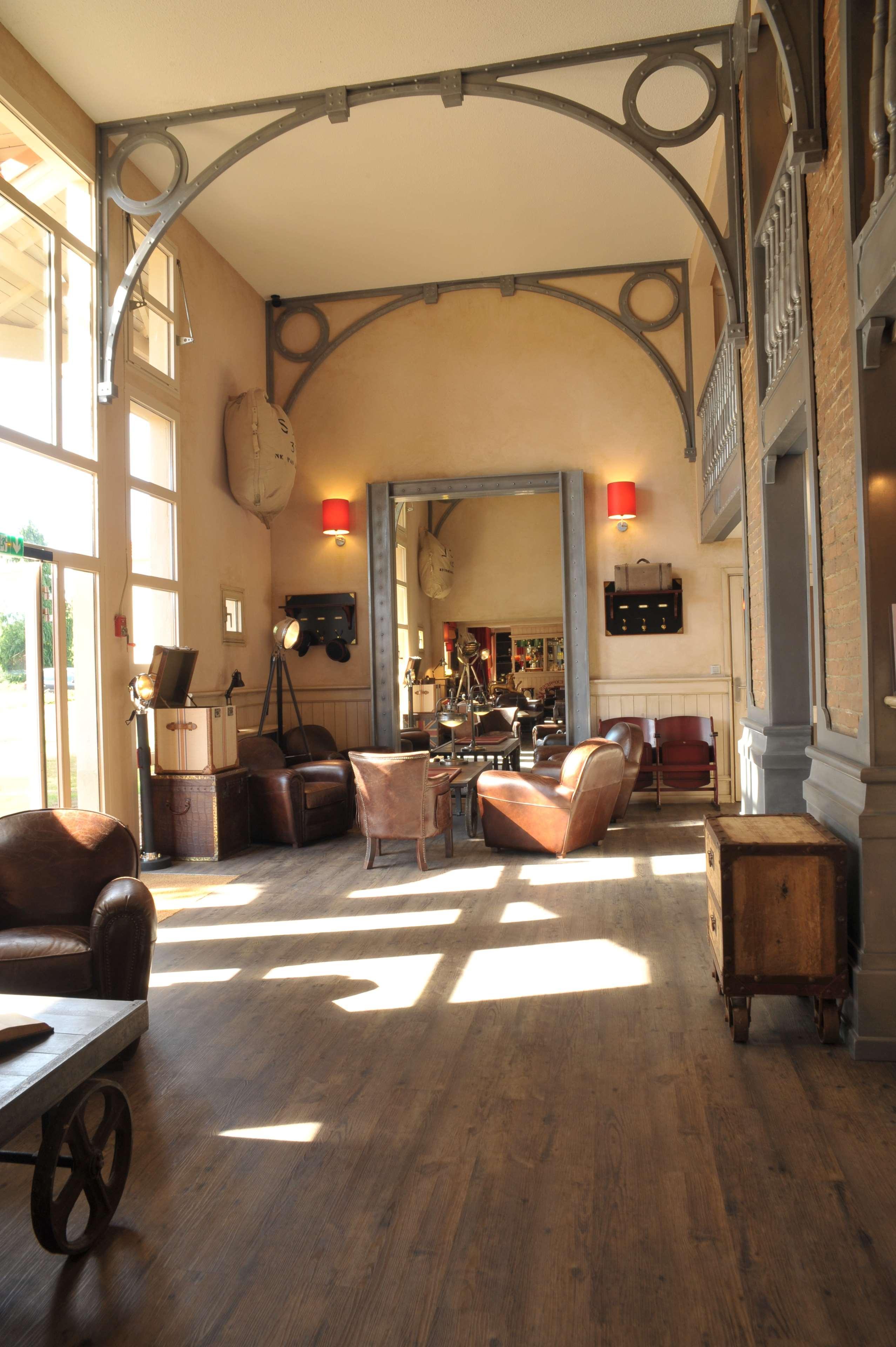 Brit Hotel Essentiel Cholet Bagian luar foto