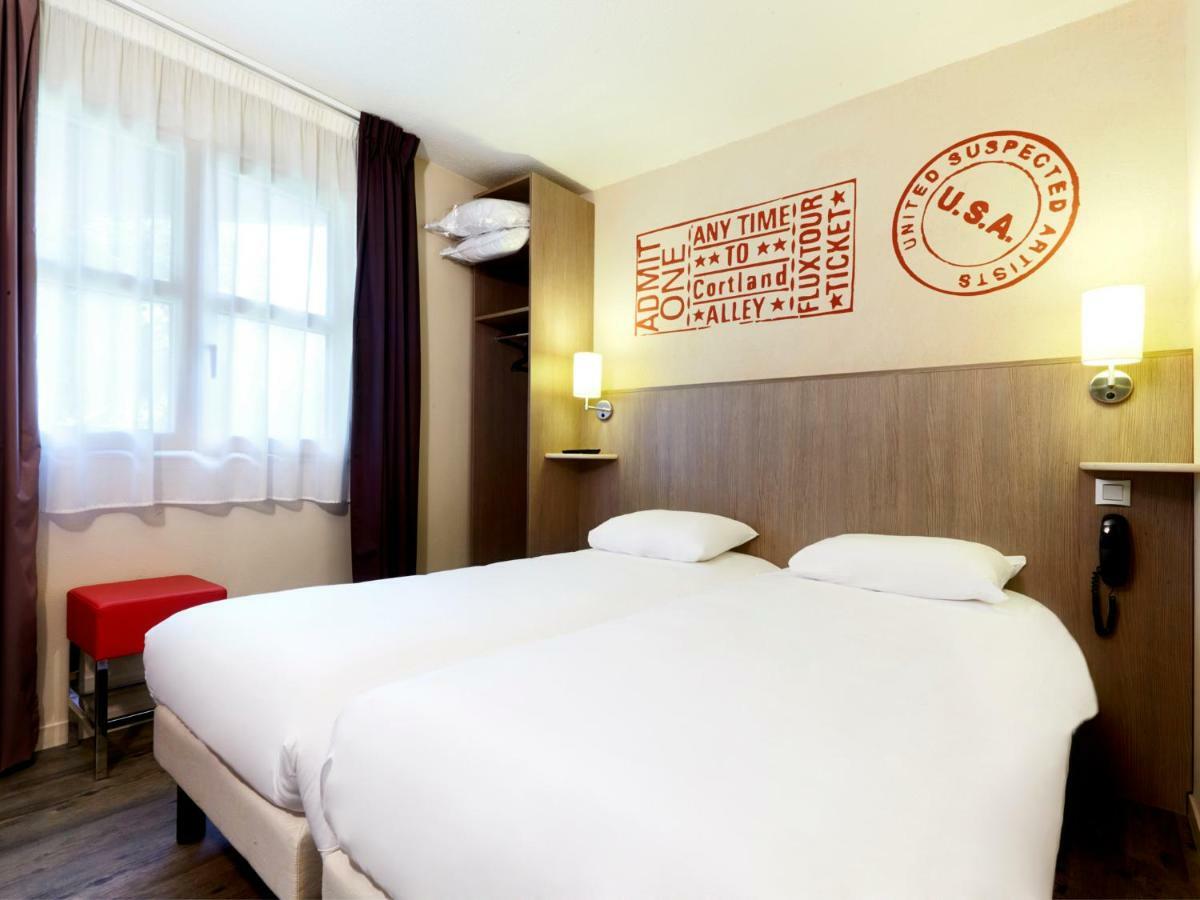 Brit Hotel Essentiel Cholet Bagian luar foto