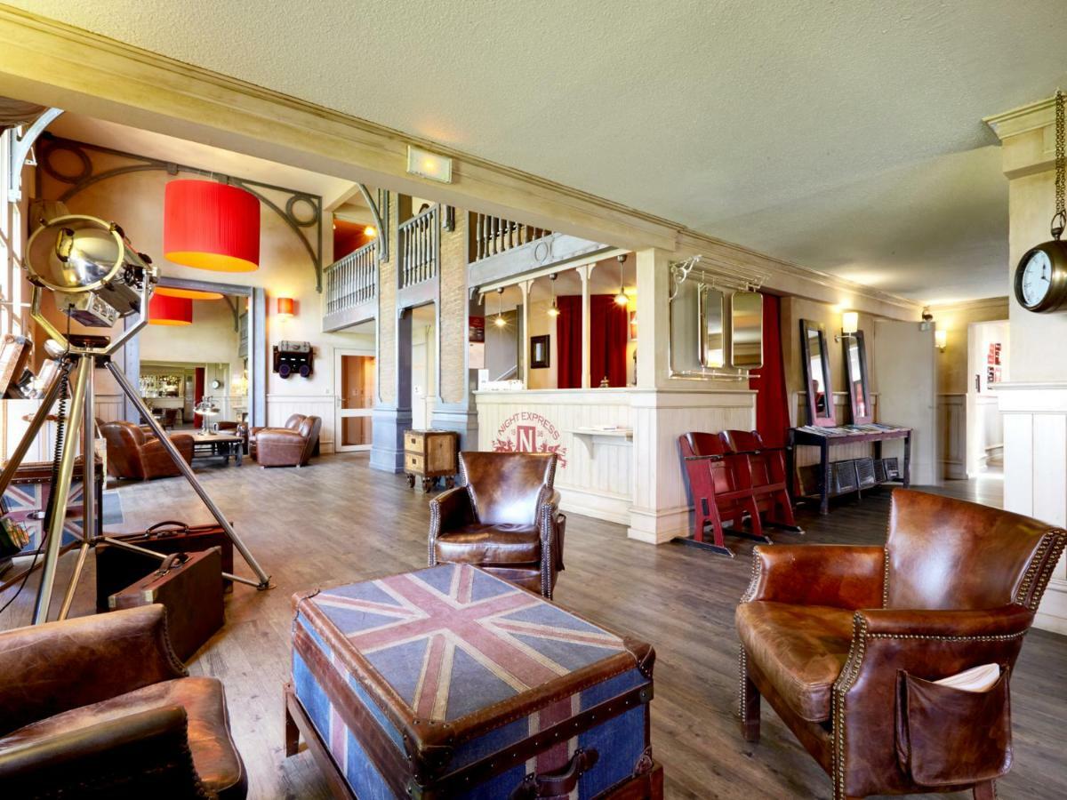 Brit Hotel Essentiel Cholet Bagian luar foto